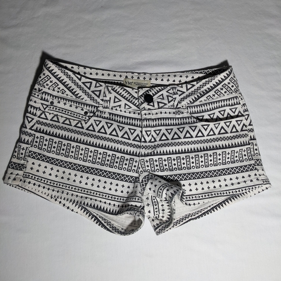 YMI Pants - YMI Be True To You 7 Lowrise Bootie Short Black White Aztec Cross Heart Printed